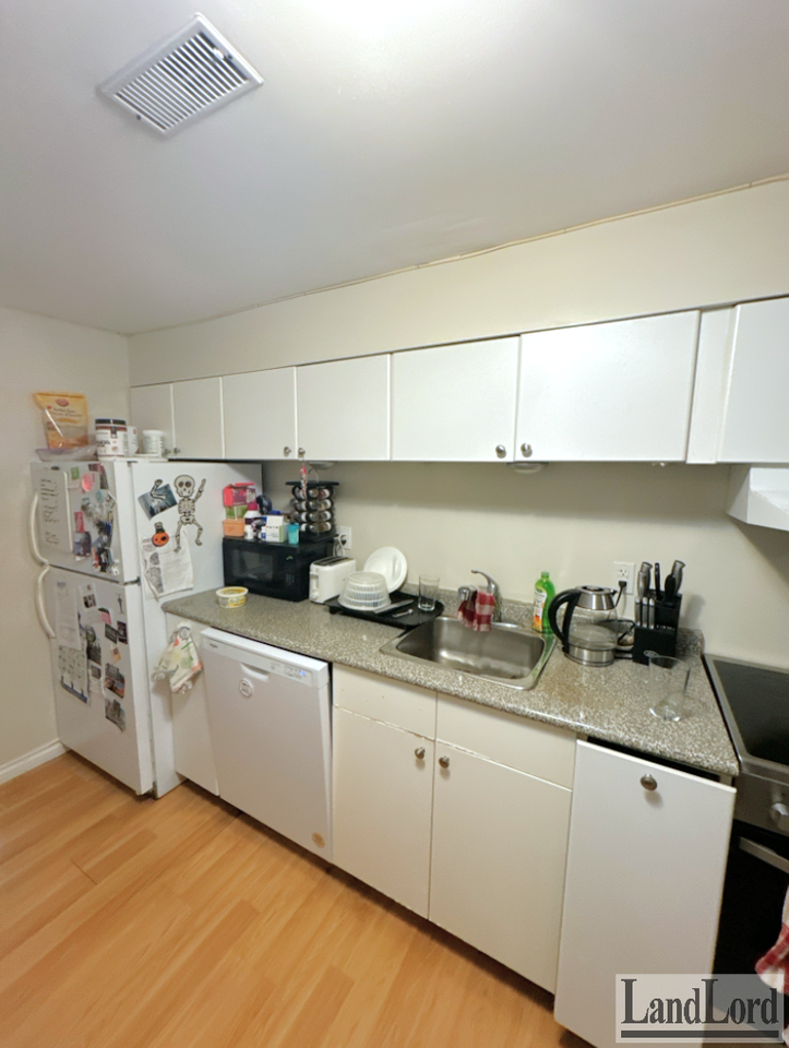 581 Carlaw Ave #BS - Photo 6 of 12