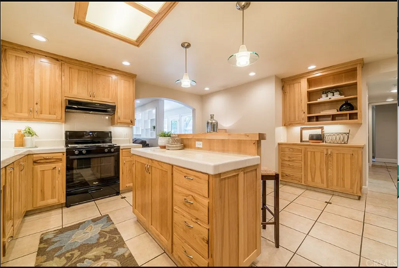 925 Pomona Ave - Photo 7 of 22