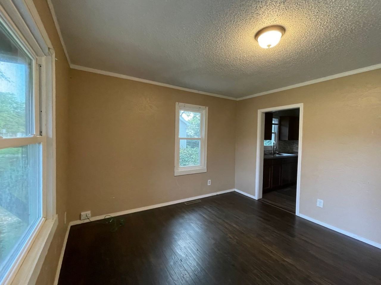 626 S Forest Ave - Photo 2 of 9