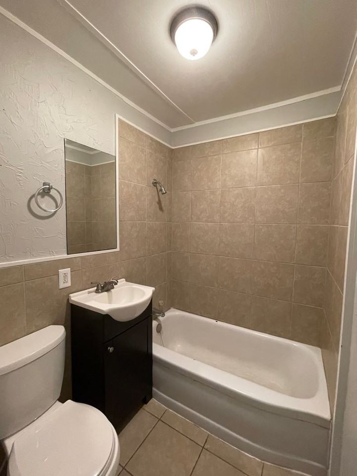 626 S Forest Ave - Photo 4 of 9