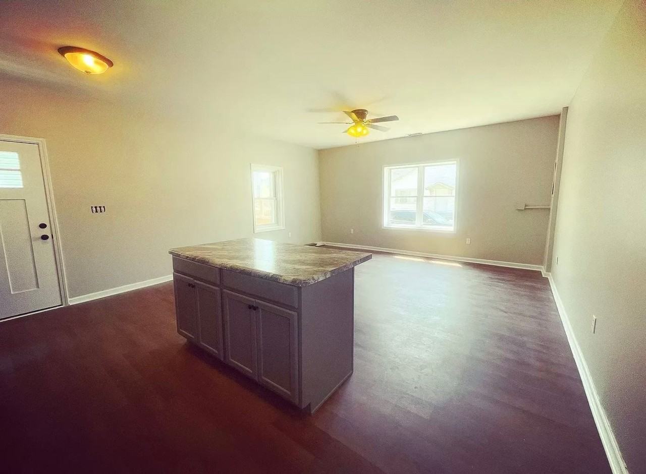 620 E 5th St - Photo 3 of 11