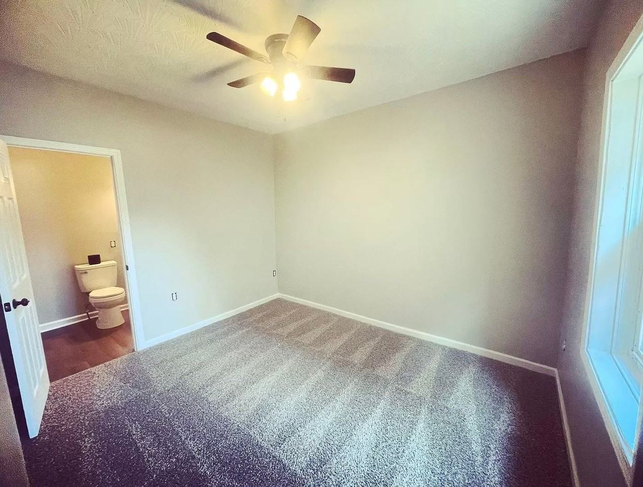 620 E 5th St - Photo 6 of 11