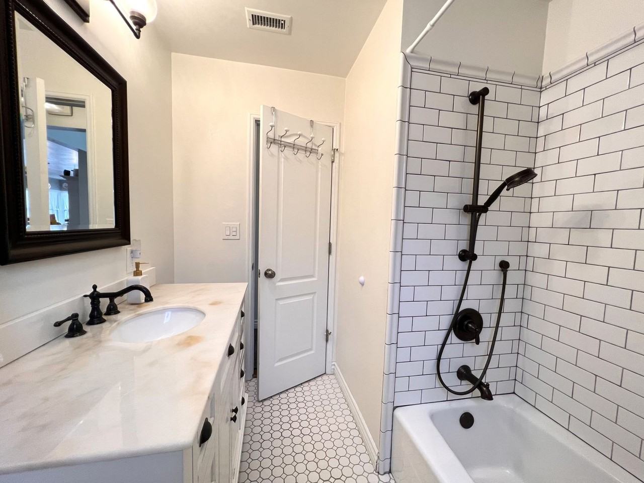 4405 Santa Monica Ave - Photo 7 of 15