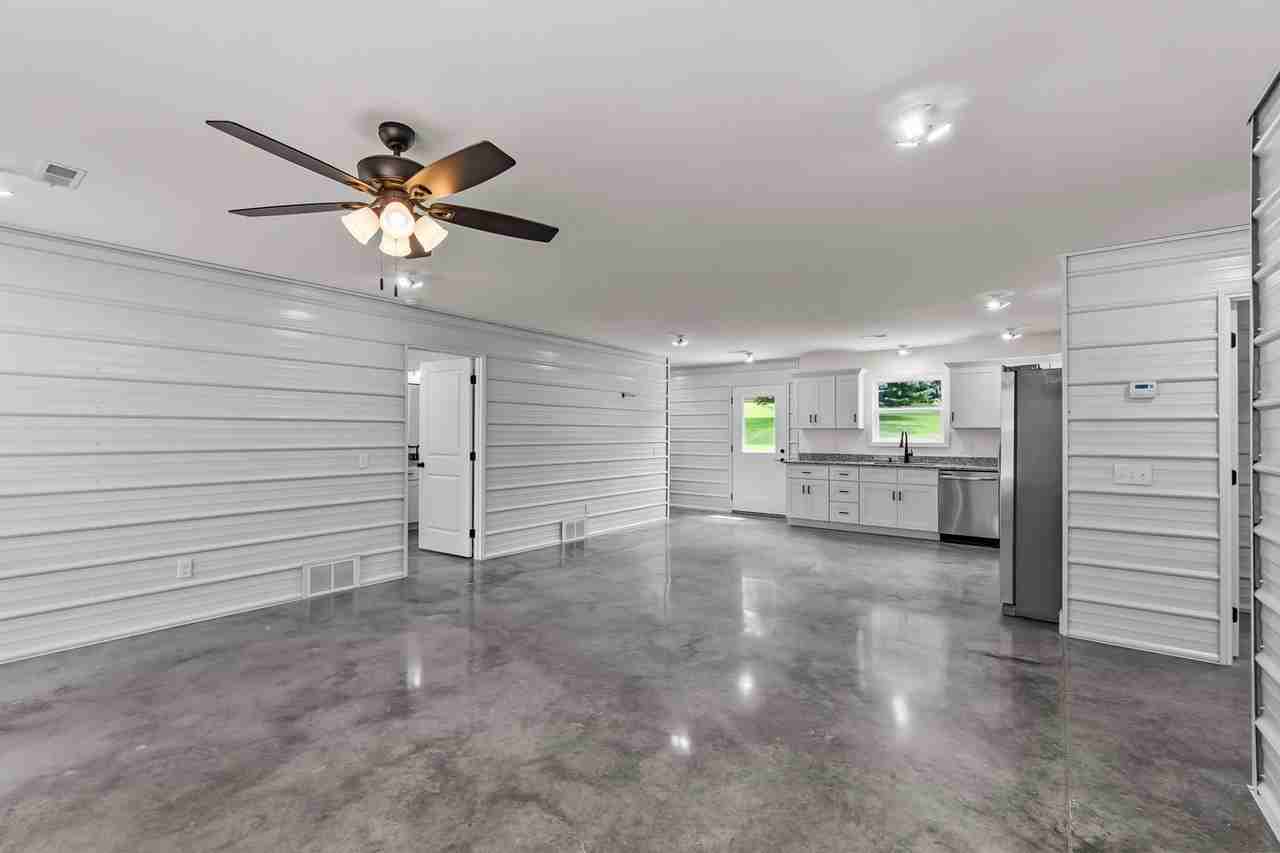 2992 Hawthorne Rd - Photo 3 of 21