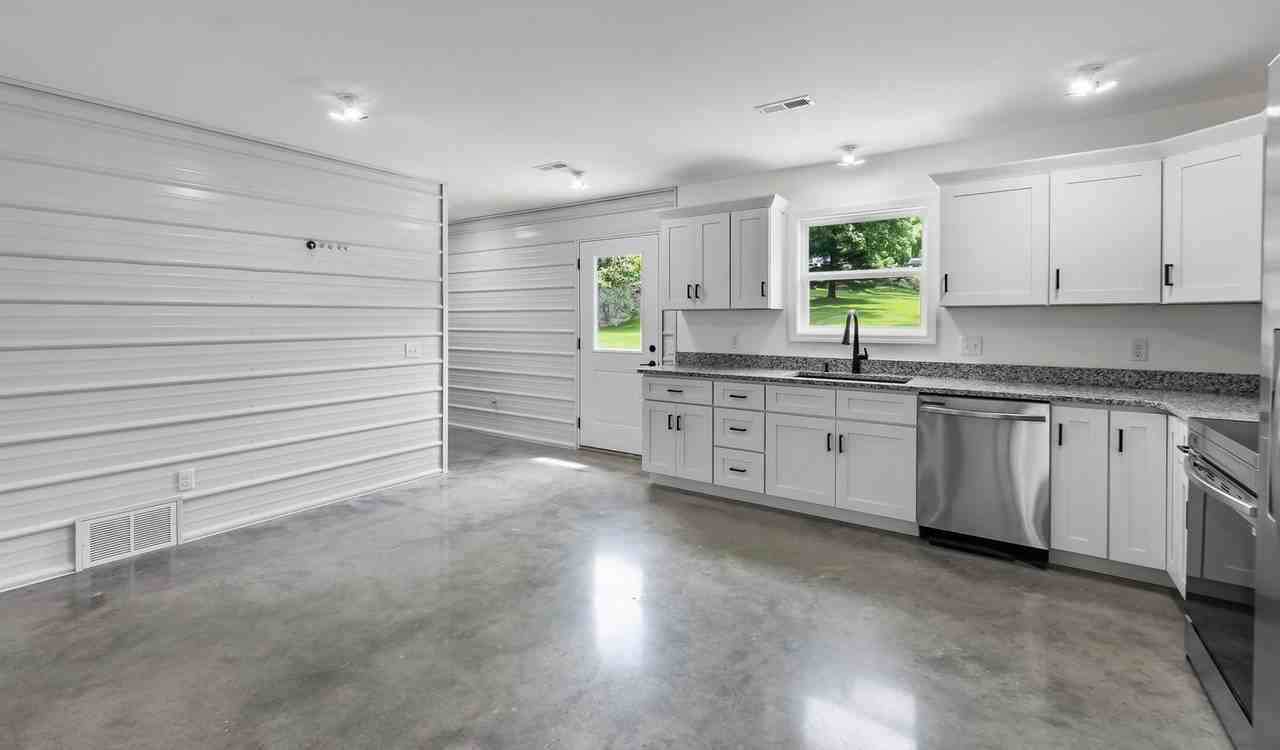 2992 Hawthorne Rd - Photo 5 of 21