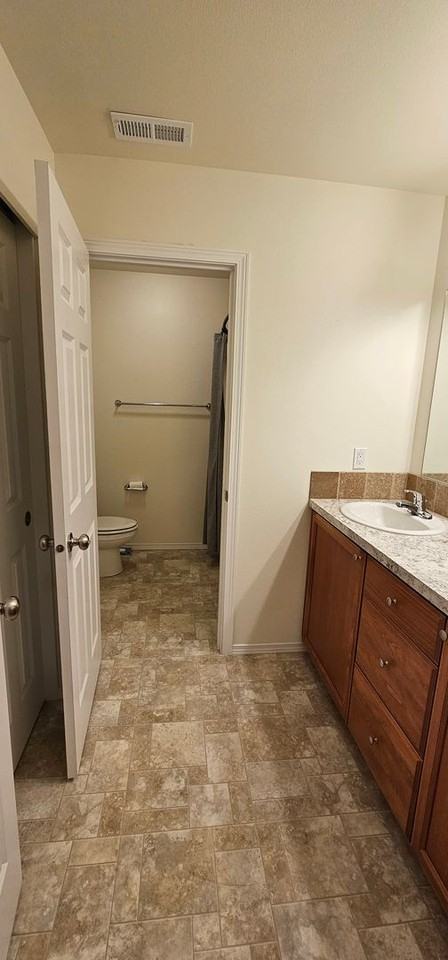 1518 Pennsylvania Ave - Photo 6 of 8