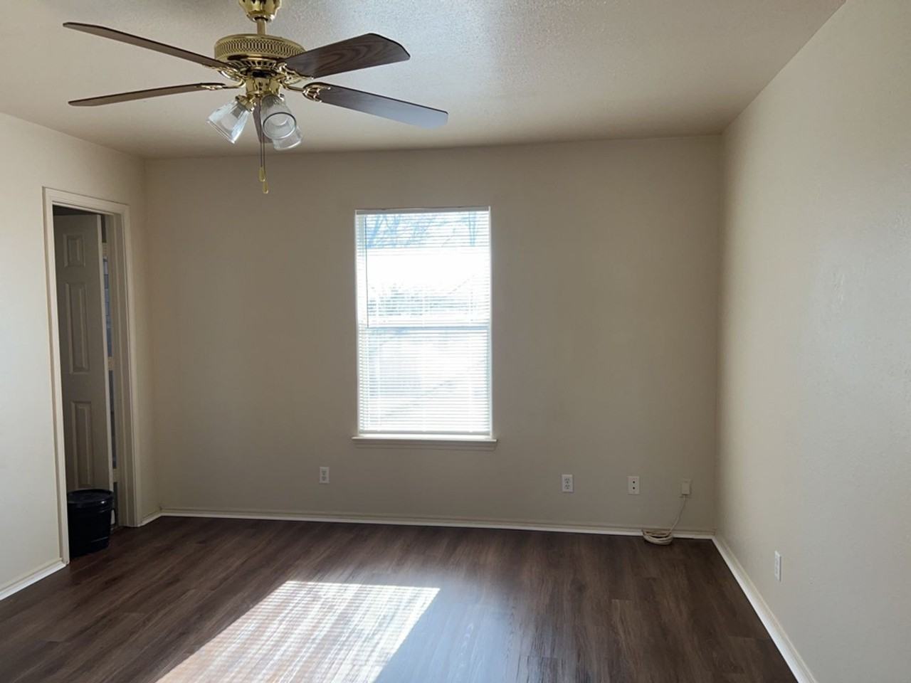 3606 Warfield Dr - Photo 5 of 14