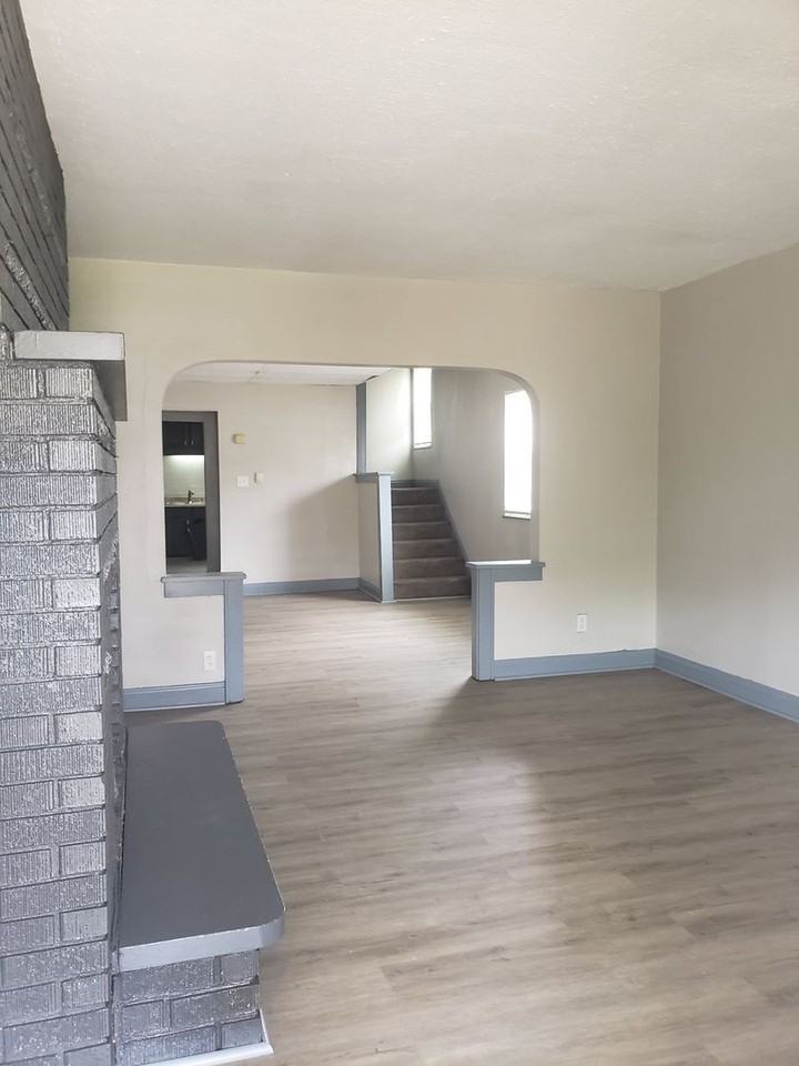 209 N Hague Ave - Photo 3 of 14