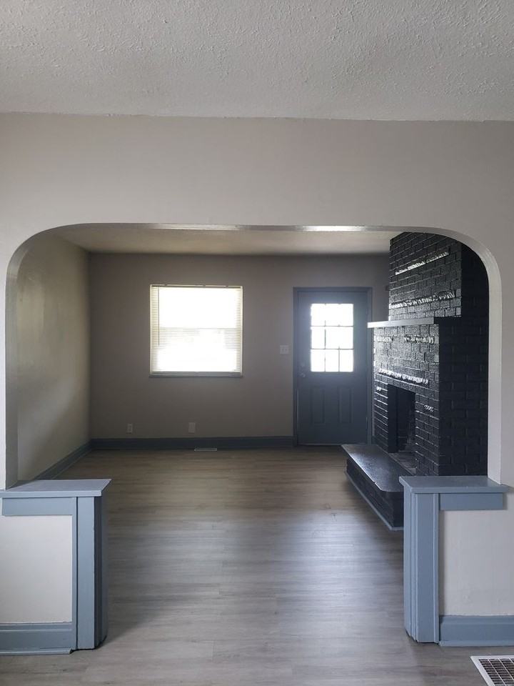 209 N Hague Ave - Photo 5 of 14