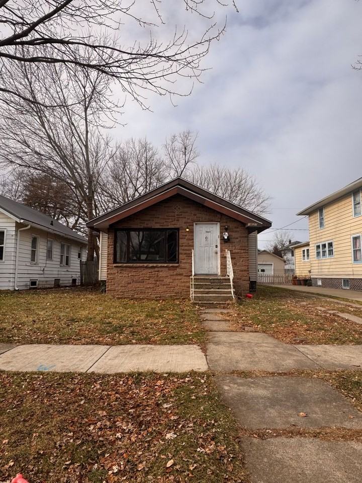 1827 Frances Ave - Photo 2 of 13