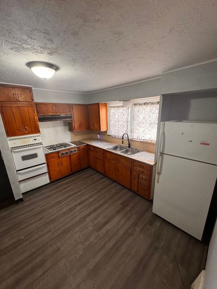 1827 Frances Ave - Photo 3 of 13