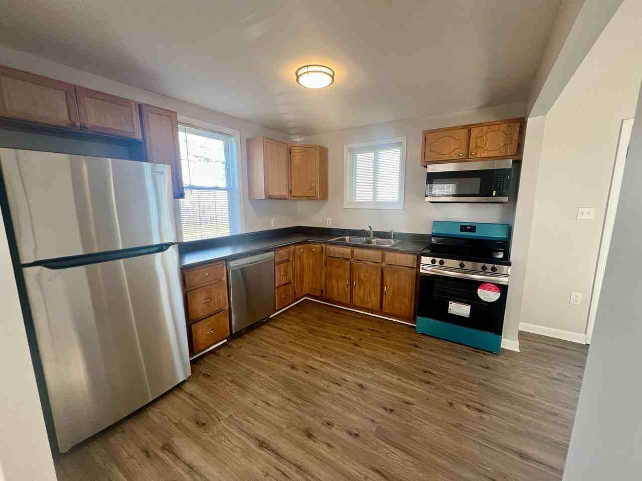 114 Park Ave - Photo 3 of 9