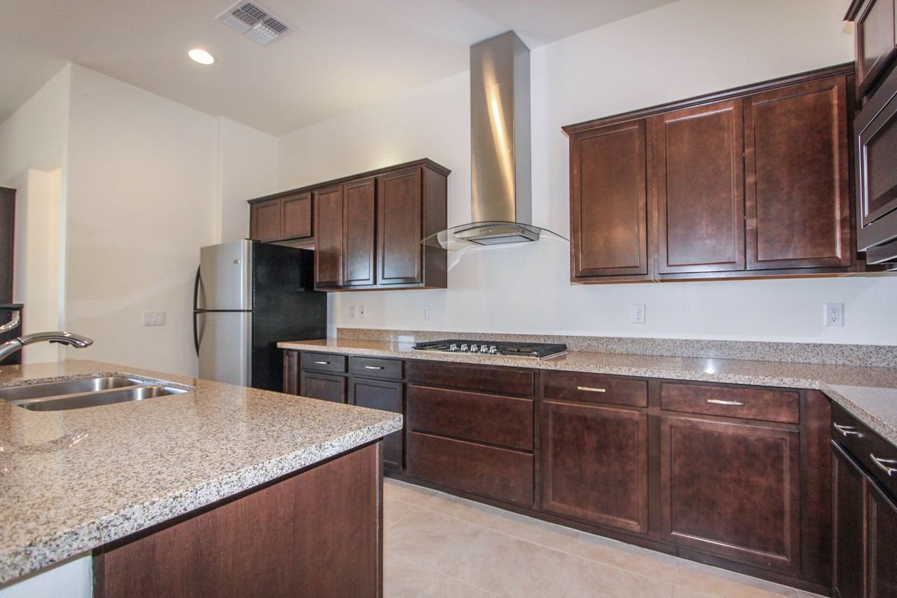 3296 Cliff Edge Dr - Photo 7 of 24