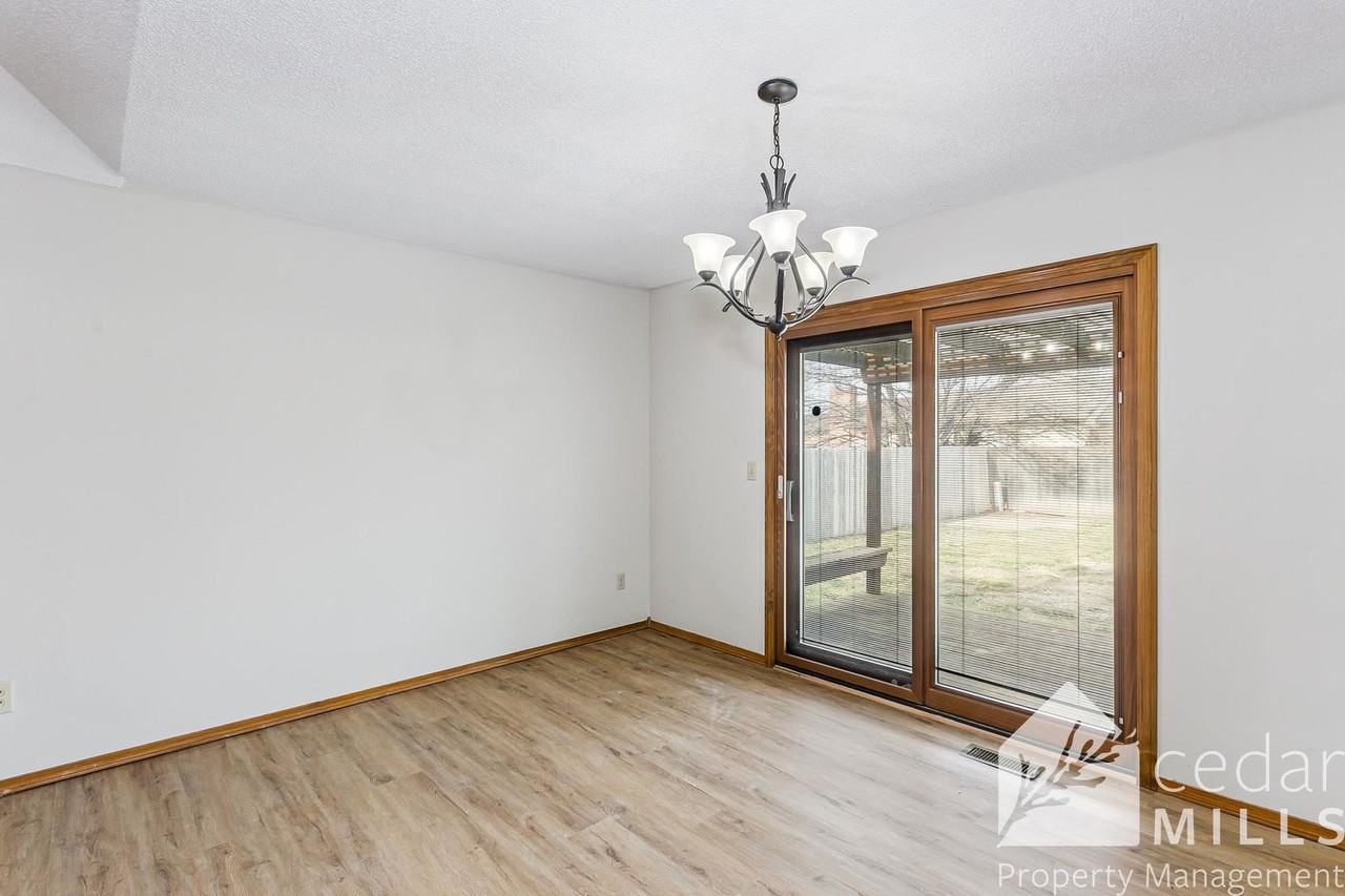 7712 E 30th St N - Photo 3 of 14