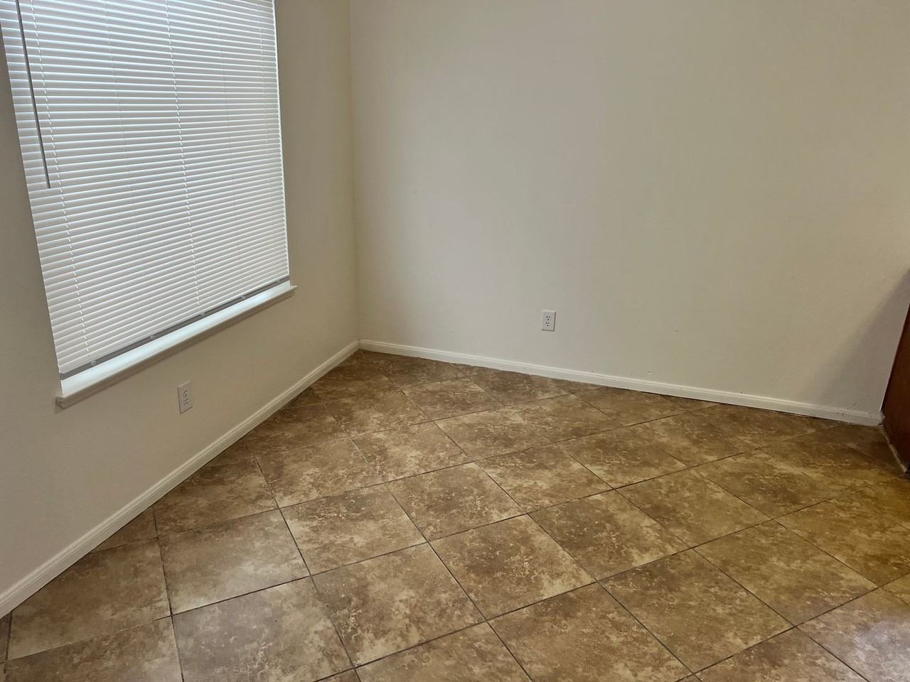 5409 Tupper Ct - Photo 5 of 12