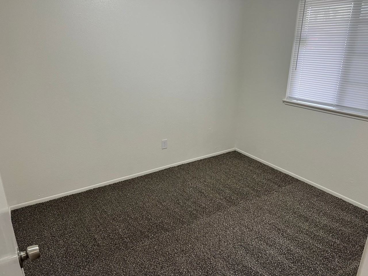 5409 Tupper Ct - Photo 7 of 12