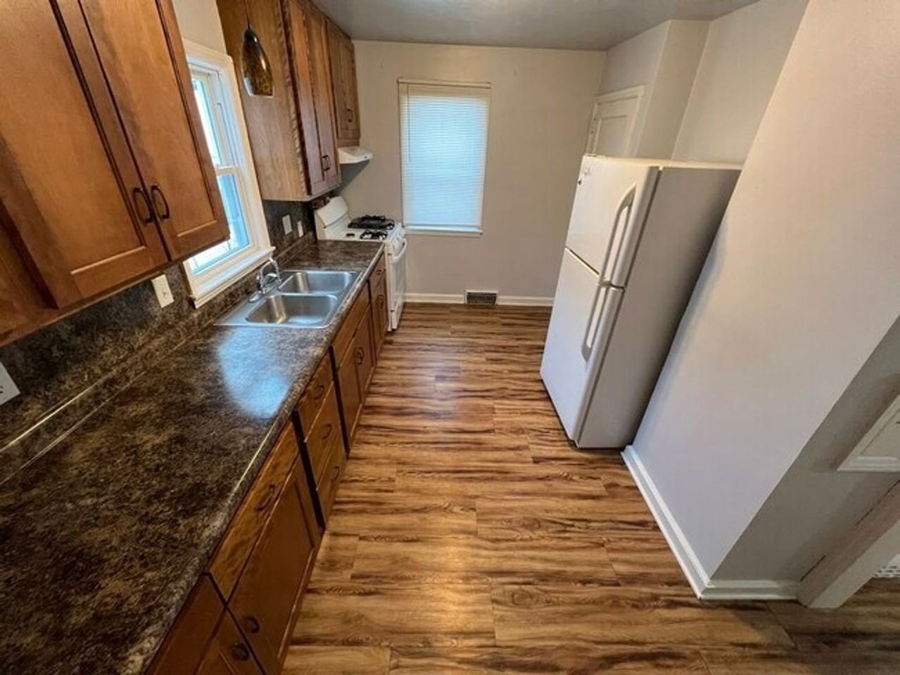 828 S 9th Ave - Photo 2 of 11