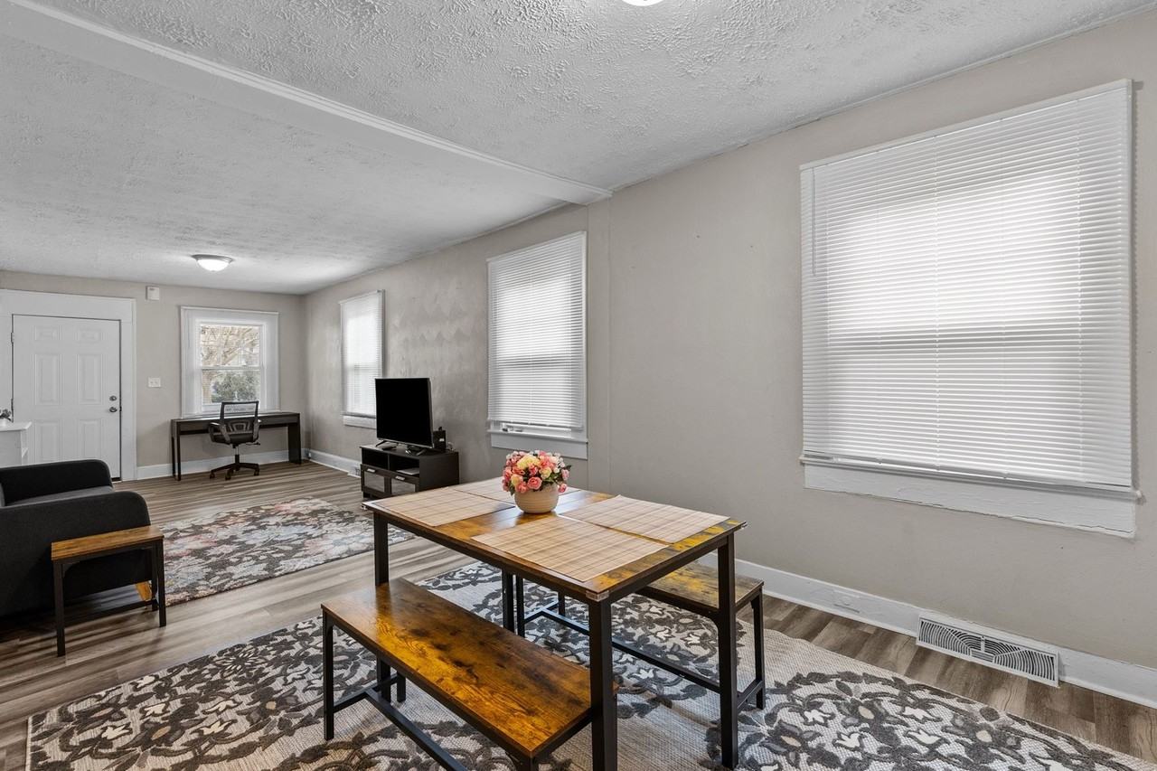 1045 W 37th St #A - Photo 4 of 23