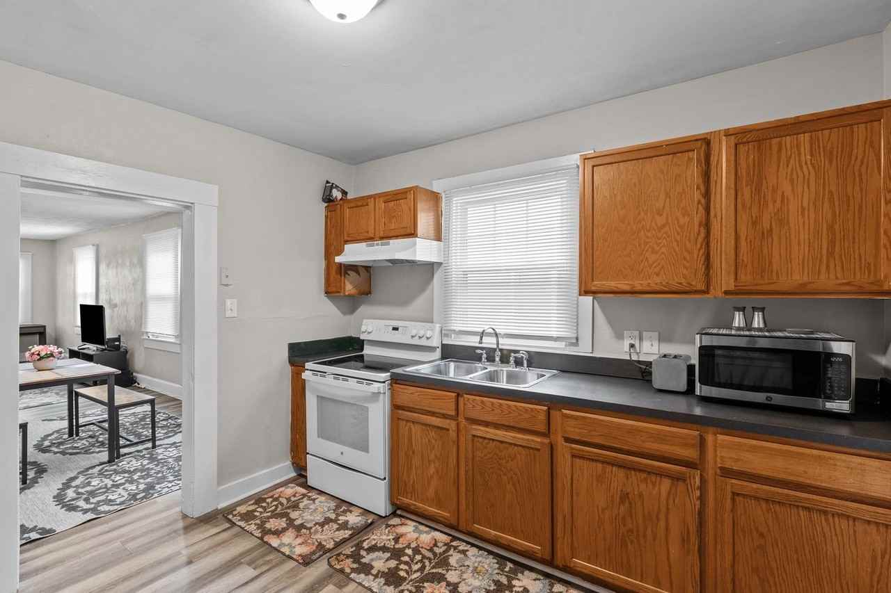 1045 W 37th St #A - Photo 6 of 23