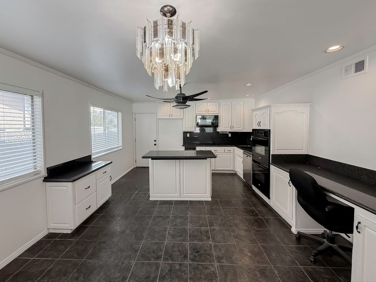 6351 Anthony Ave - Photo 3 of 35