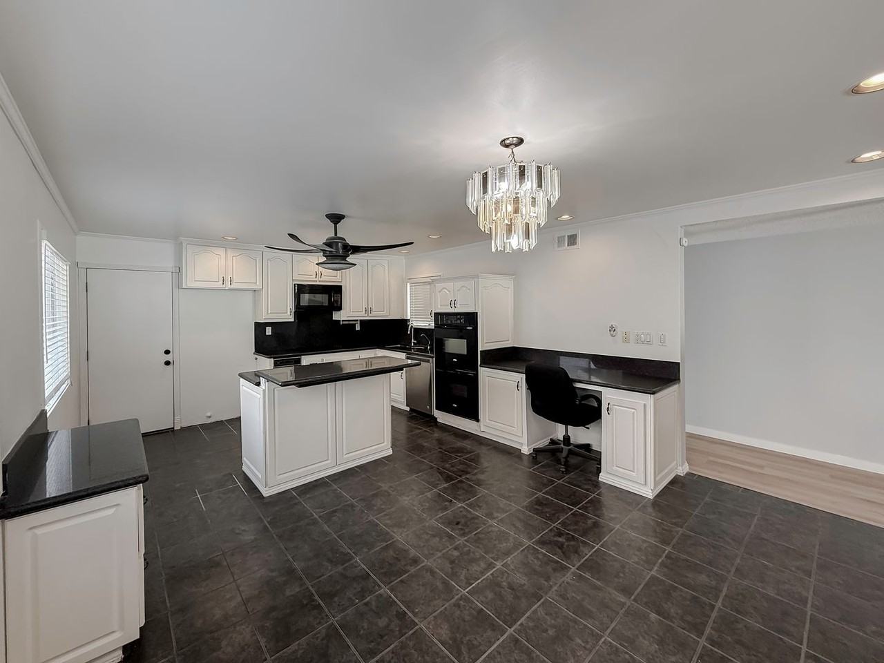 6351 Anthony Ave - Photo 4 of 35