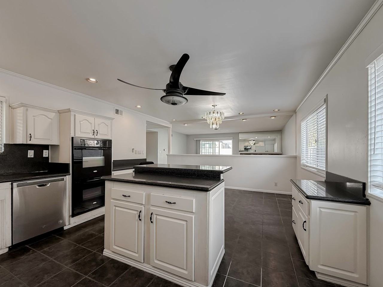 6351 Anthony Ave - Photo 6 of 35