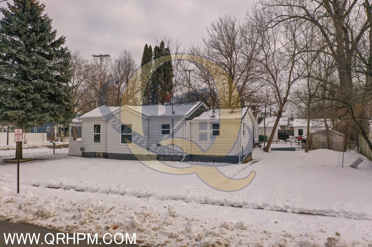 604 Spruce St - Photo 2 of 24