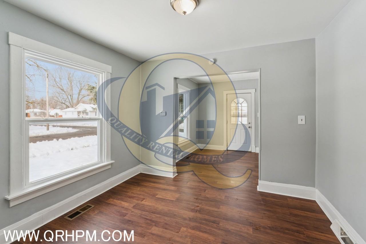 604 Spruce St - Photo 4 of 24