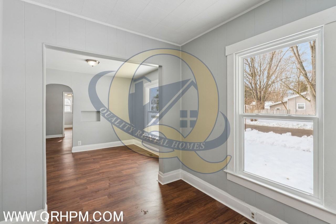 604 Spruce St - Photo 5 of 24