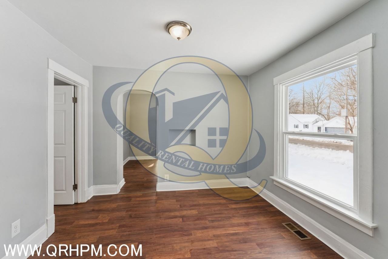 604 Spruce St - Photo 6 of 24