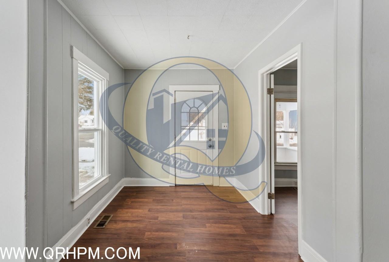 604 Spruce St - Photo 7 of 24