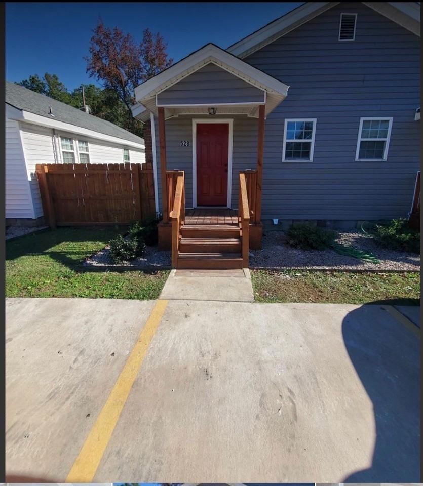 528 Manchester St Se - Photo 2 of 10