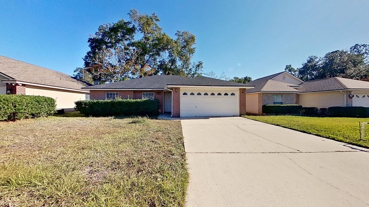 1639 Spring Branch Dr W - Photo 2 of 25