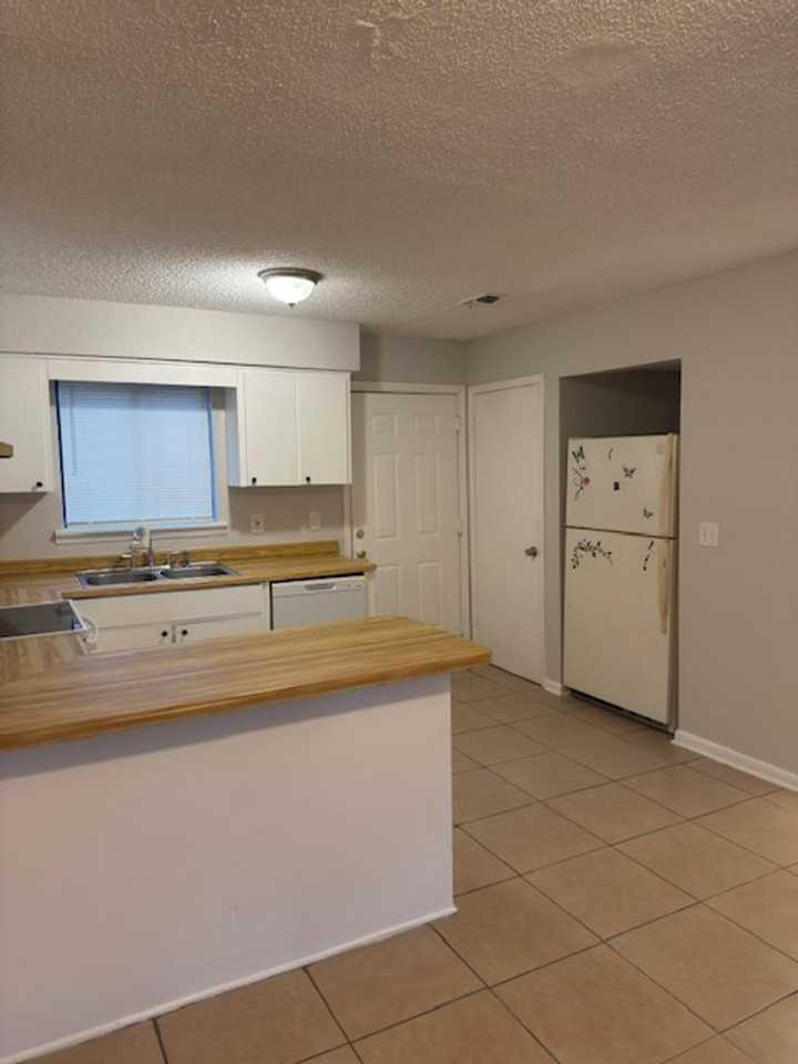 111 S East St - Photo 3 of 9