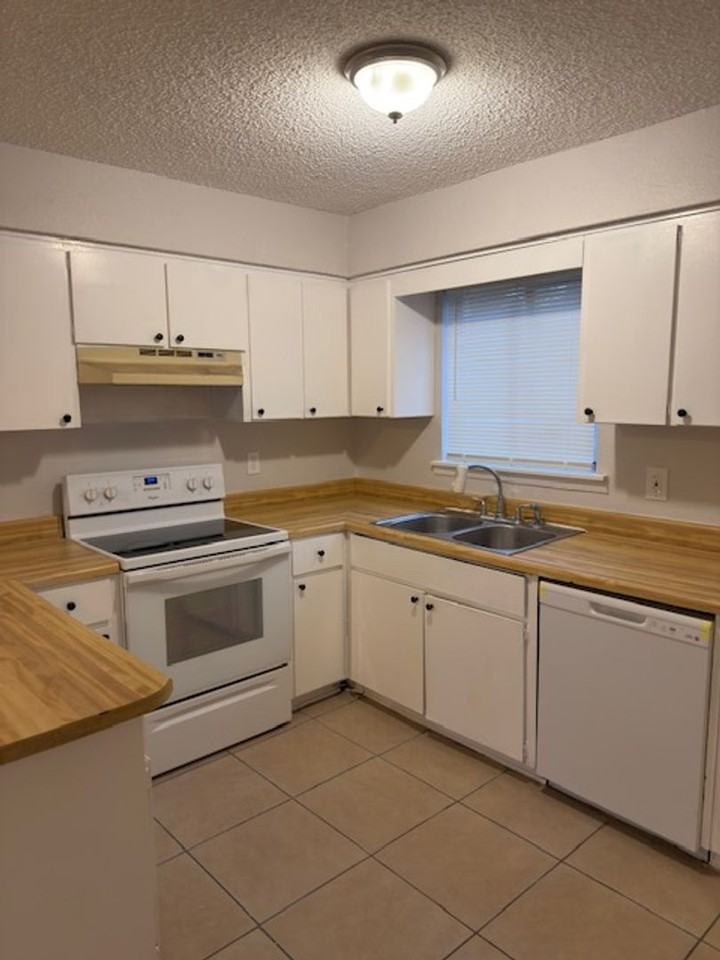 111 S East St - Photo 4 of 9