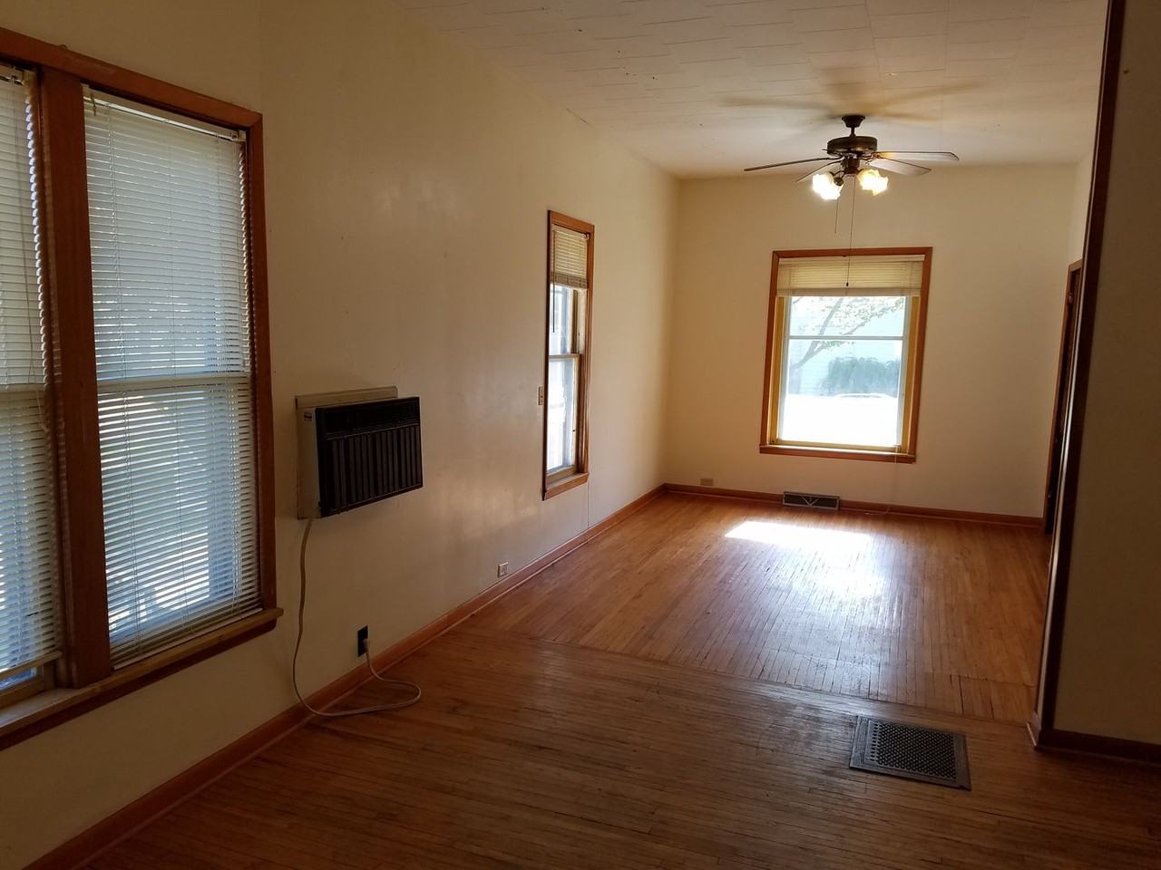 2121 Walnut St - Photo 7 of 25