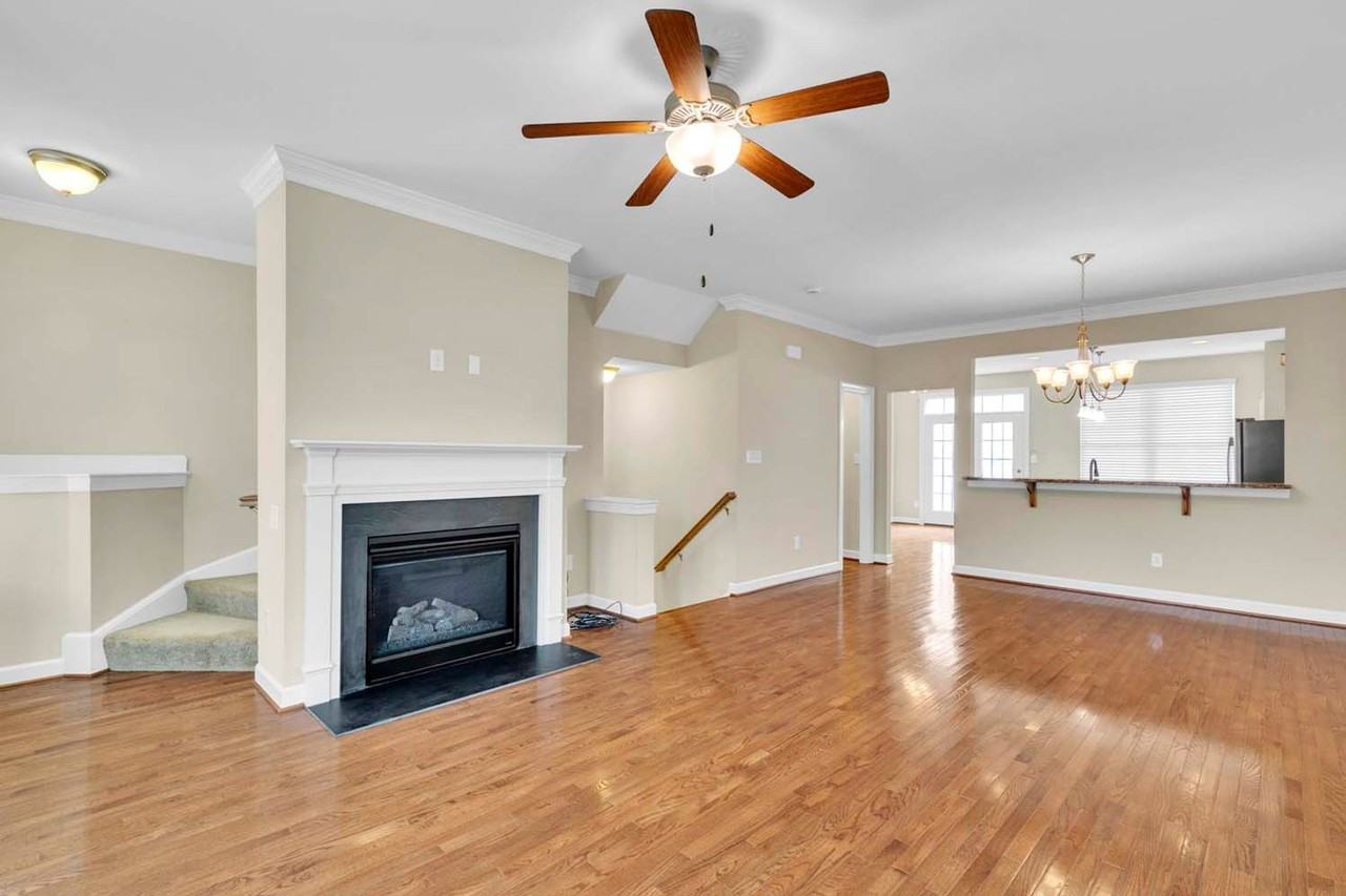 112 Peyton Randolph Dr - Photo 2 of 27