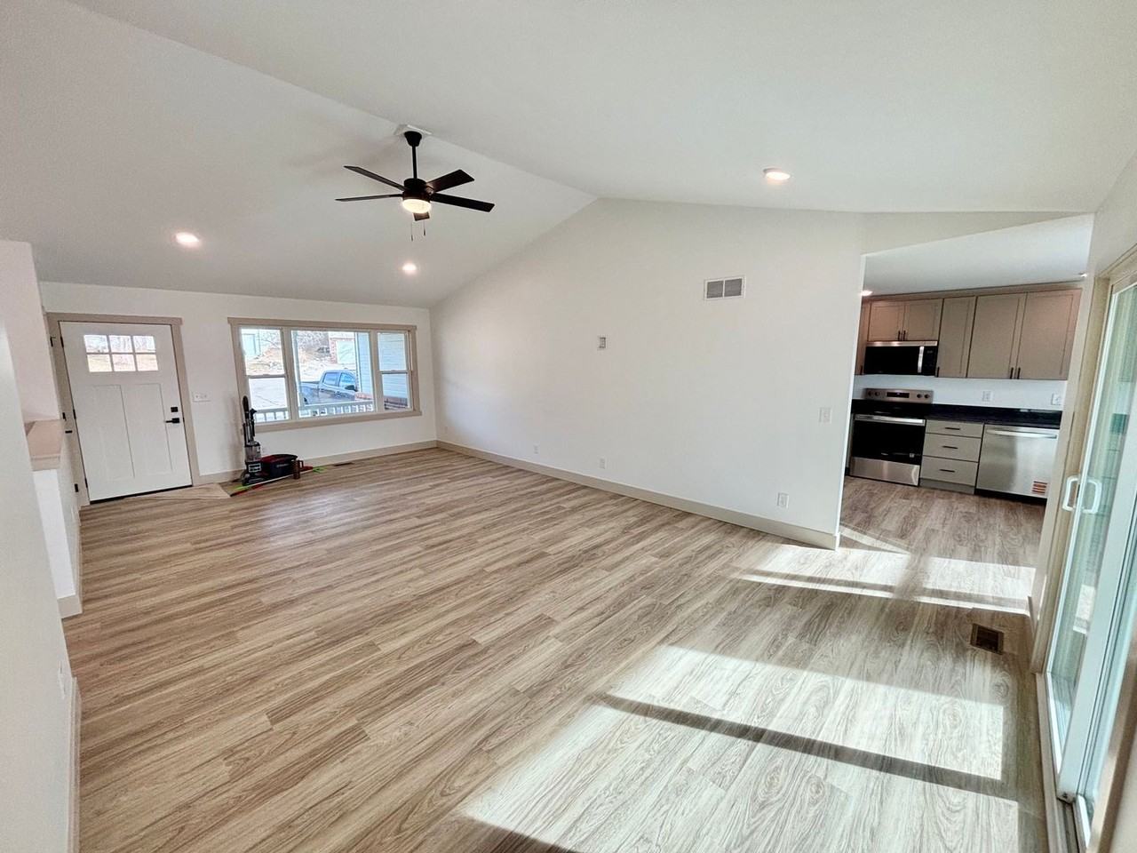 931 Connecticut Ave - Photo 6 of 27