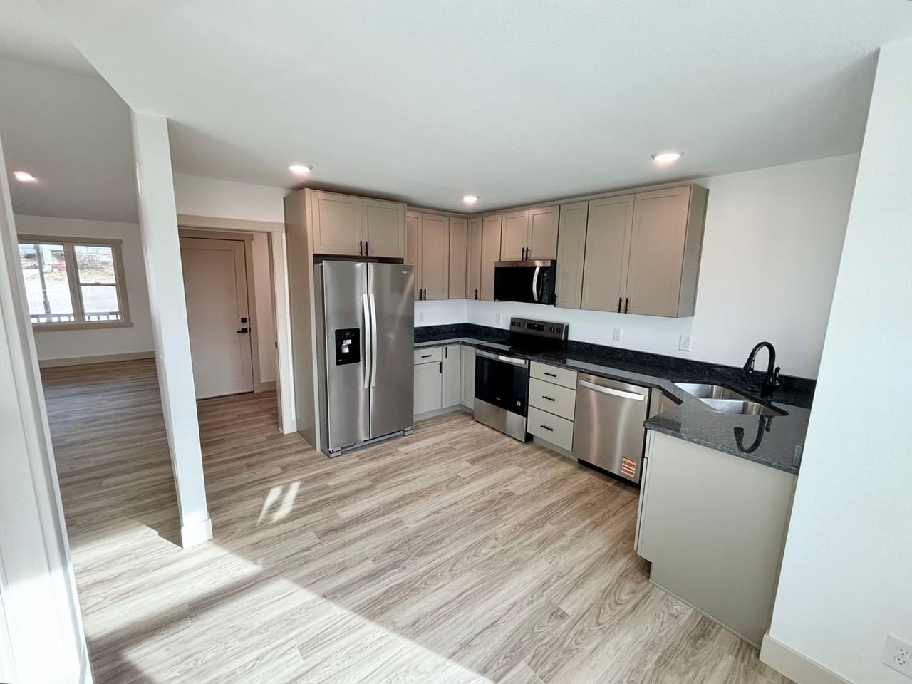 931 Connecticut Ave - Photo 7 of 27