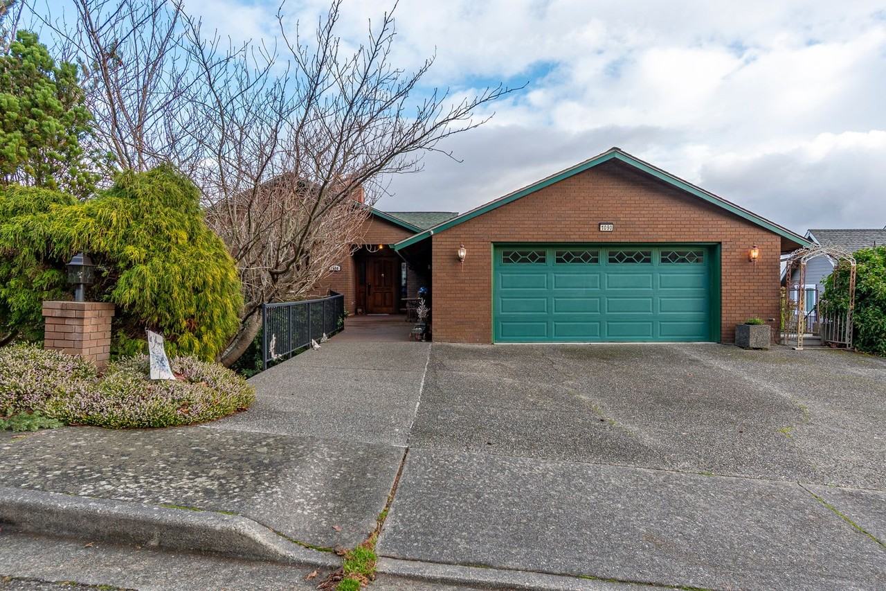 1090 Sw Fleet St - Photo 2 of 44