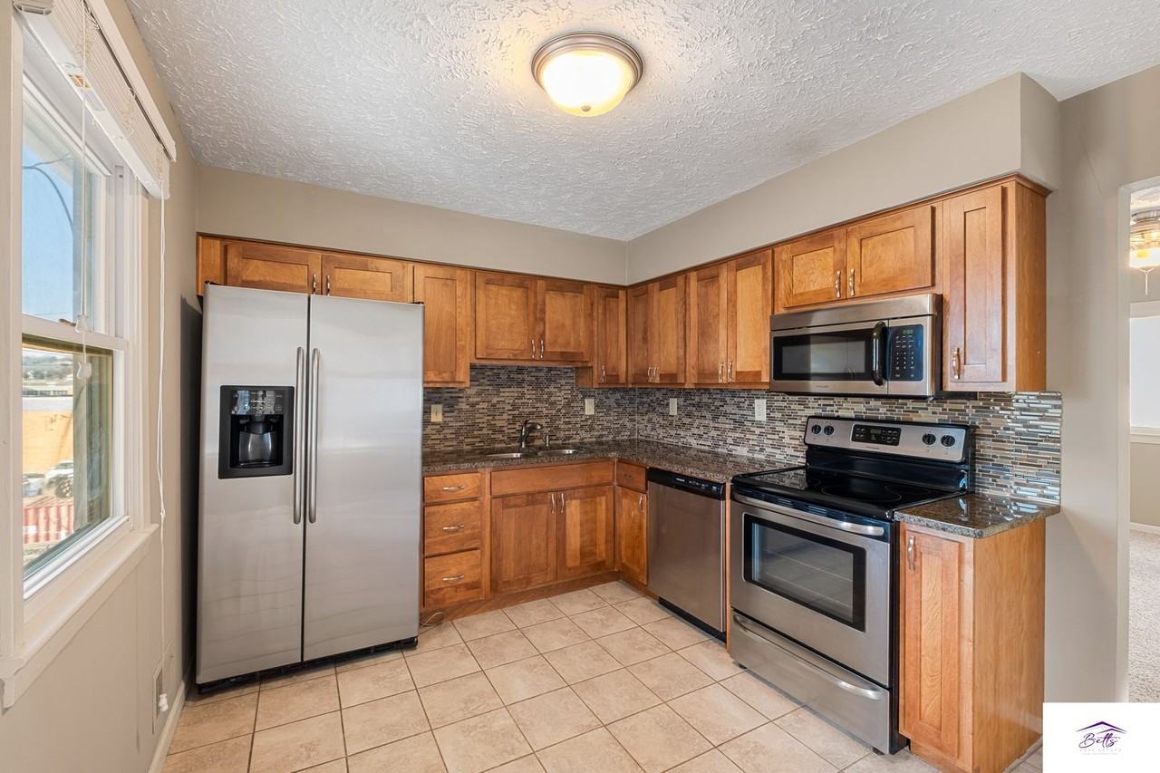 6225 Elm St - Photo 4 of 16