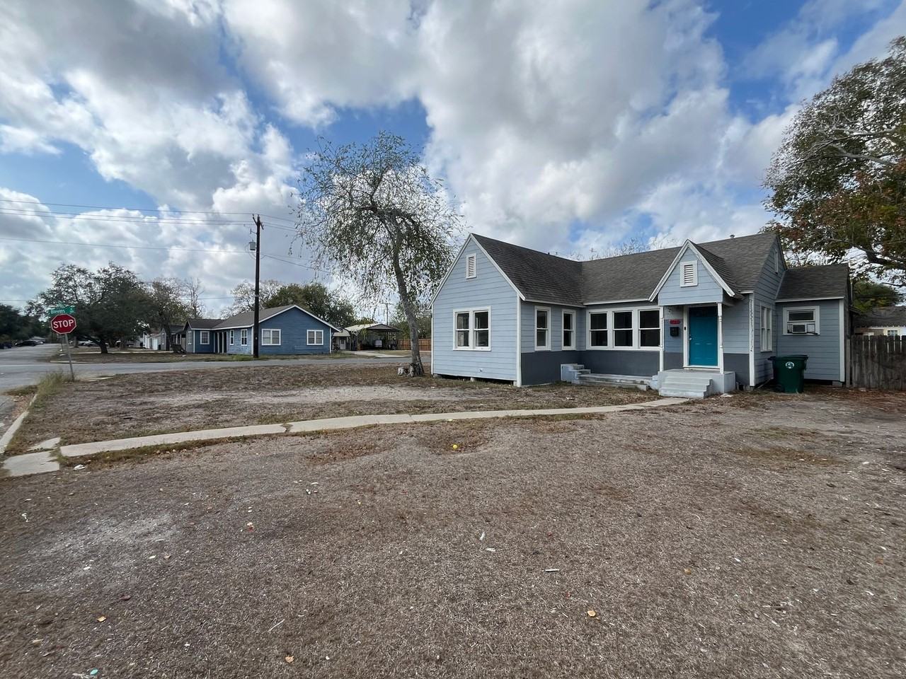 1253 Logan Ave - Photo 2 of 24