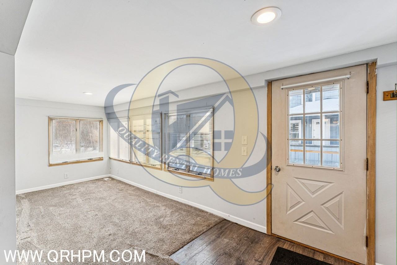 2040 Linden St - Photo 3 of 14