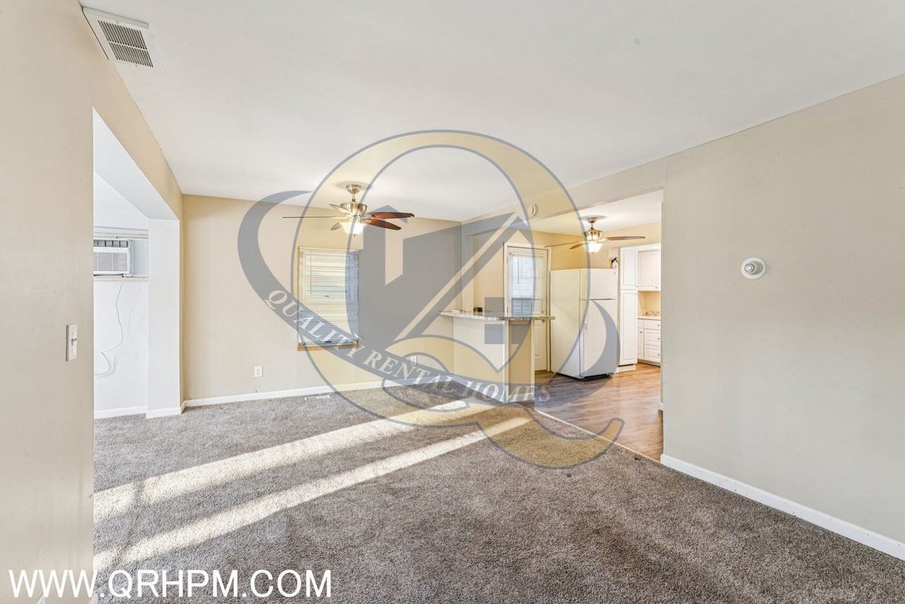 2040 Linden St - Photo 4 of 14