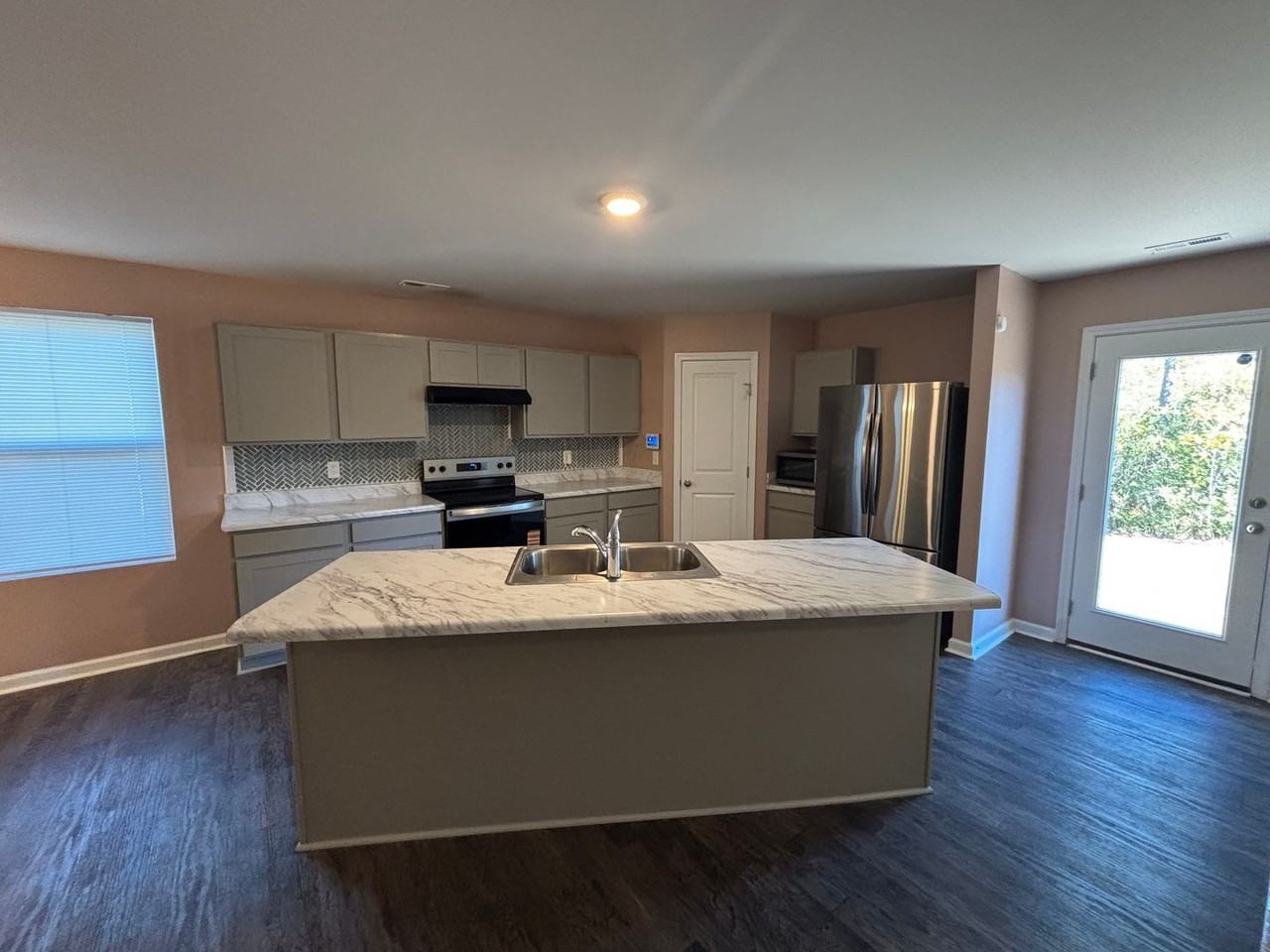 310 Range Cir - Photo 6 of 32