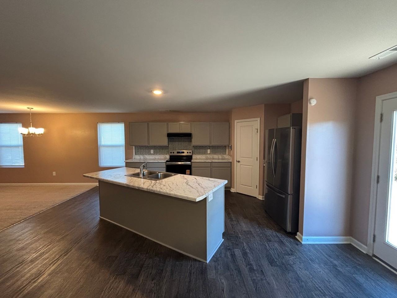 310 Range Cir - Photo 7 of 32