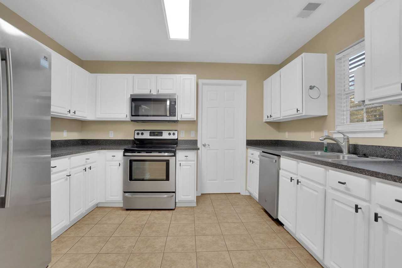 16 Hamilton Grove Dr - Photo 7 of 41