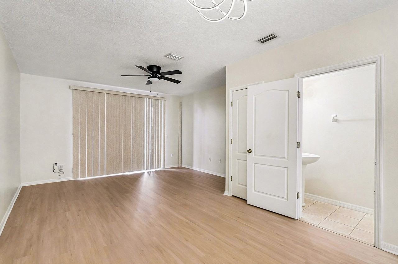 1352 Hampton Park Ln - Photo 2 of 15