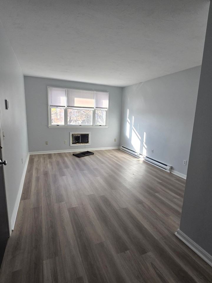 8 Carlmark Street - Photo 7 of 8