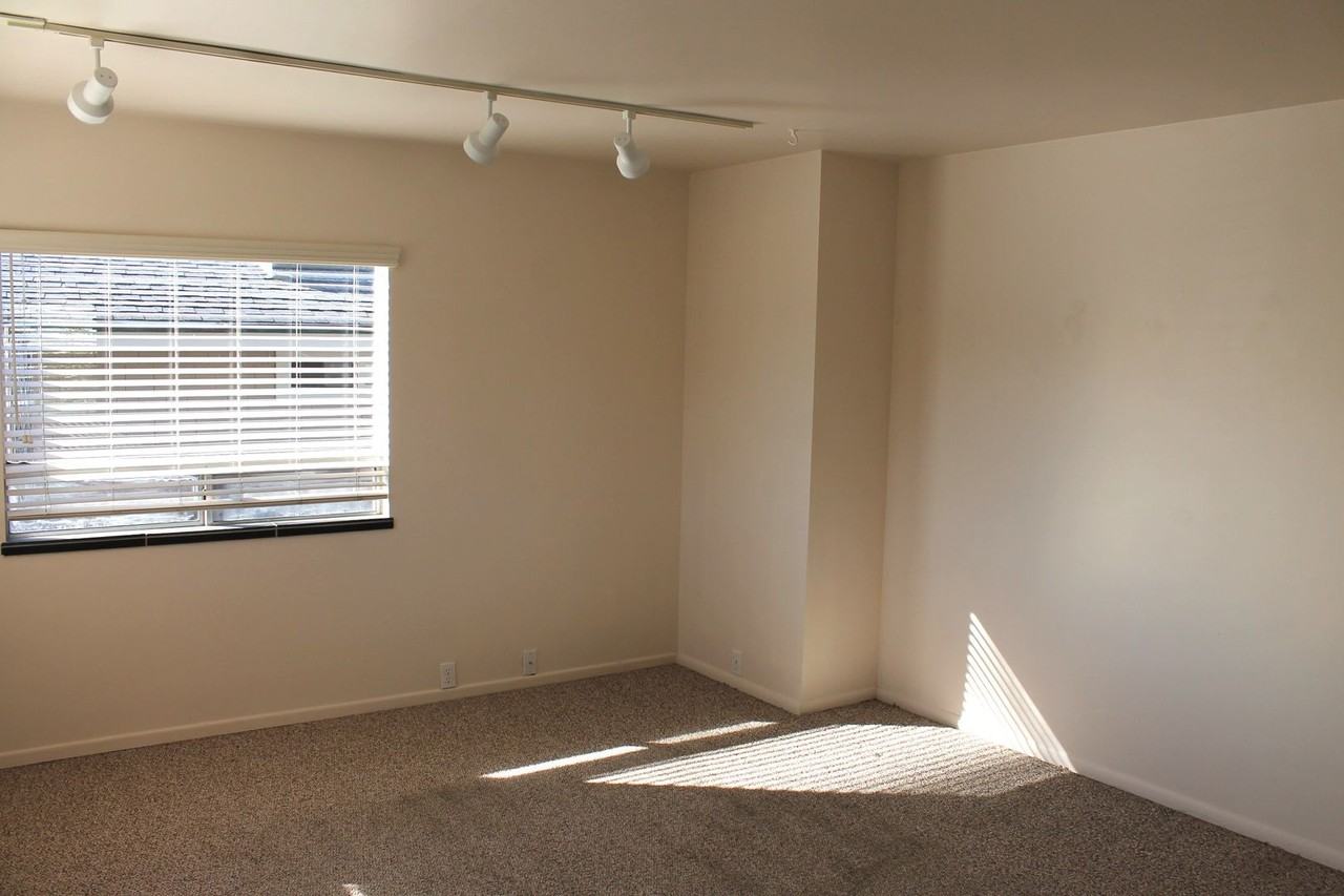 75 11th St - Photo 2 of 23